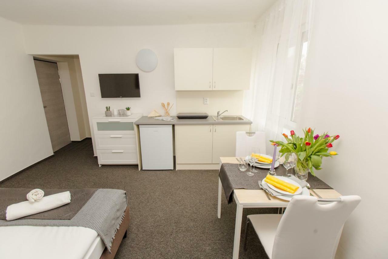 Hotel Blue Apartment 브라티슬라바 외부 사진